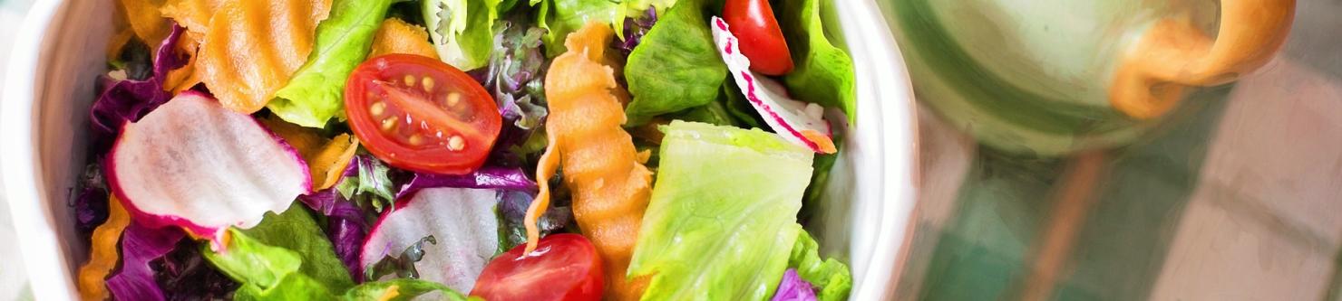 plantaardige voeding uit de voedingsdriehoek: salade