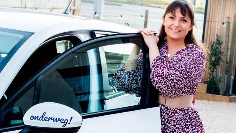 Foto Kimberly bij auto