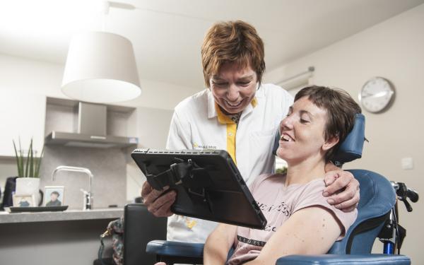Mama en verpleegkundige Gisele en dochter én patiënte Freya 