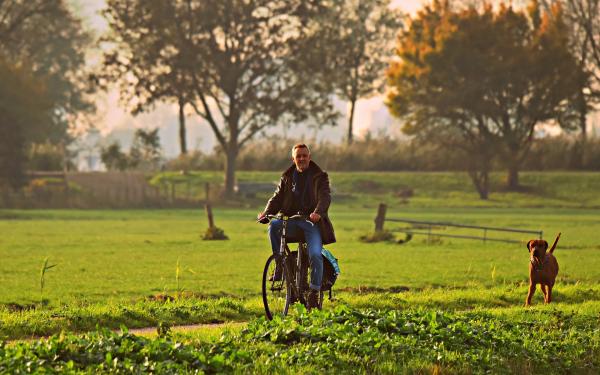 Foto man op fiets