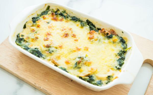 Foto lasagne met zalm en spinazie