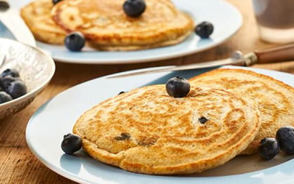 American pancakes met fruit 