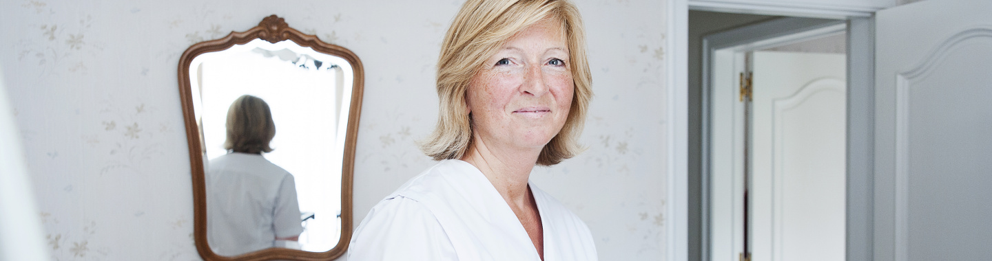 Foto verpleegkundige met tablet
