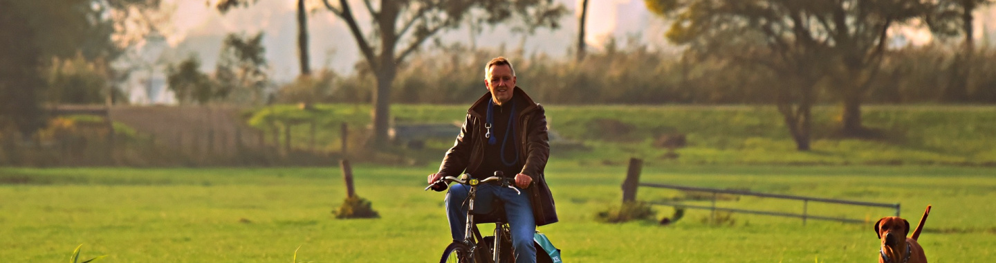 Foto man op fiets