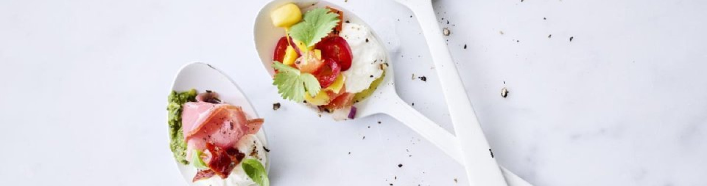 Lepelhapjes met roomkaas en toppings