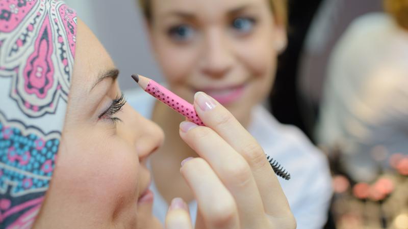Make-up aanbrengen Make-up aanbrengen