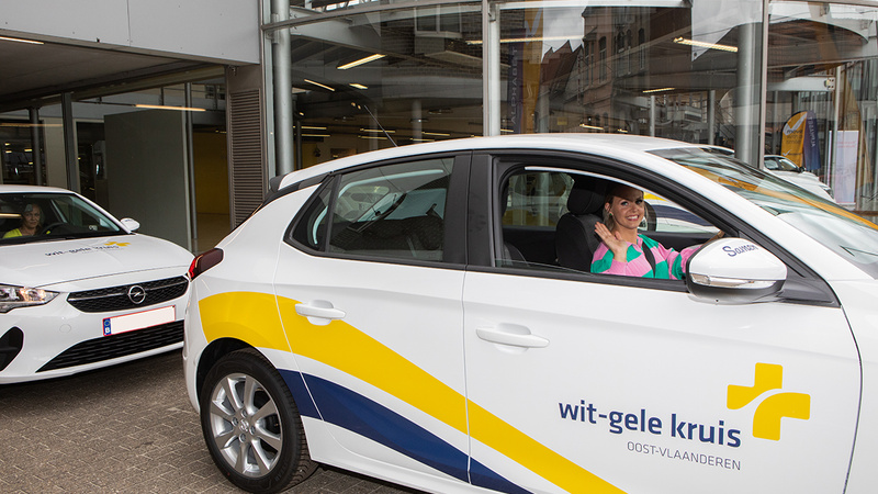 Beau met nieuwe wagen