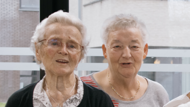 Raymonde en haar medebewonders