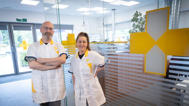 Frans en Luana, thuisverpleegkundigen Wit-Gele Kruis