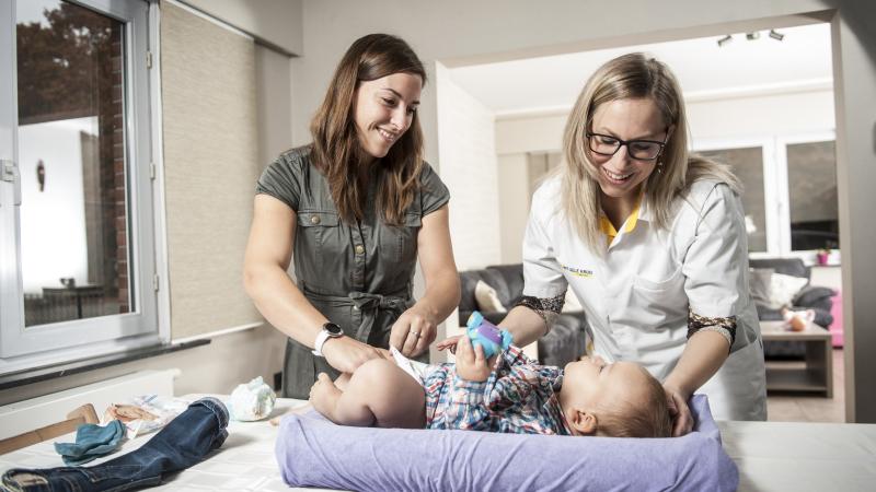 Vroedvrouw aan huis
