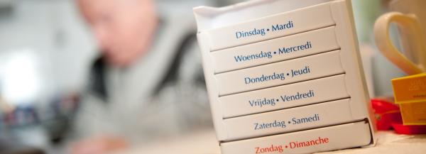 Hulpmiddelen voor doseren of toedienen medicatie o.a. pillendoor, pillenvergruizer, pillensplijter, infuusstaander, spuitaandrijver ...